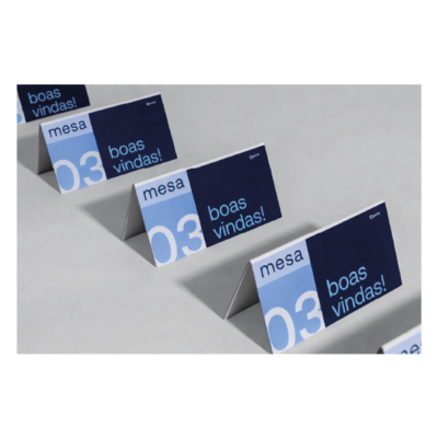 Display Prisma de Mesa Personalizado