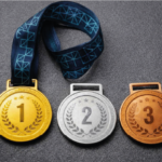 Medalhas e Brindes em Acrílico em Goiânia – Personalização Premium e Acabamento Profissional